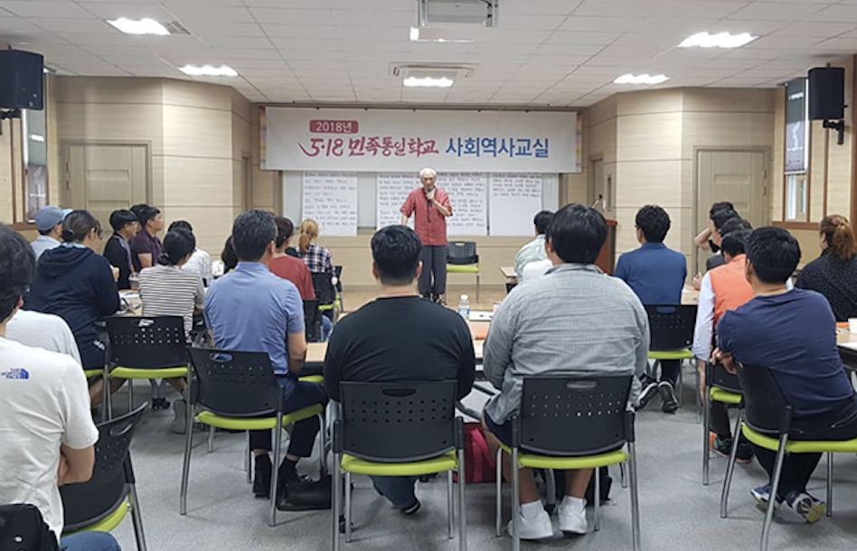 강당 행사 진행 모습